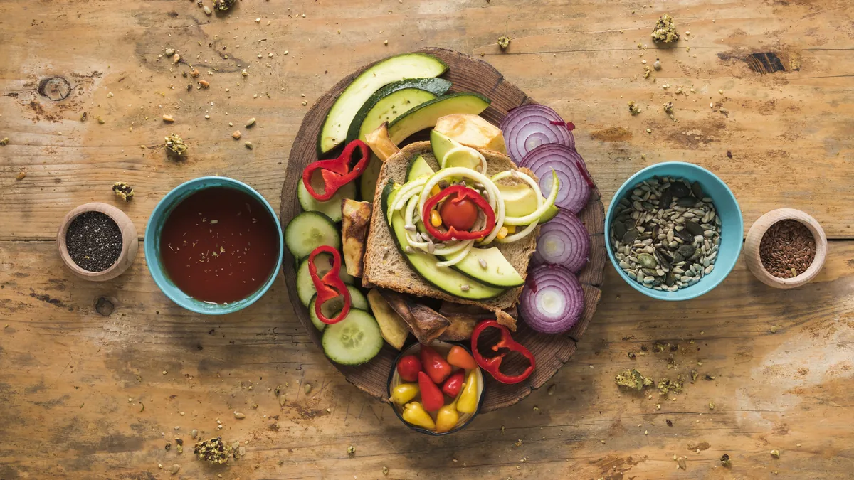 Menú para bajar grasa abdominal: qué comer (y qué evitar) según la evidencia