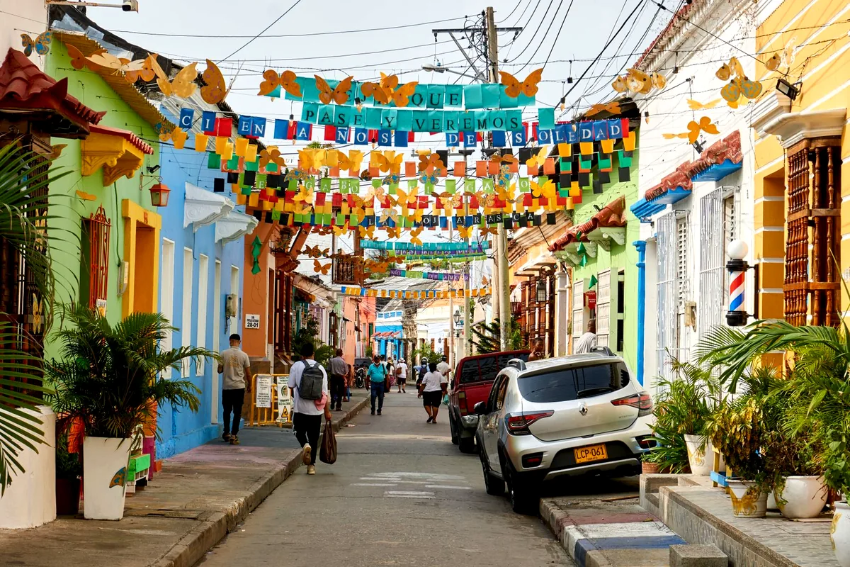 Cartagena Colombia Getsemaní street murals colorful colonial buildings