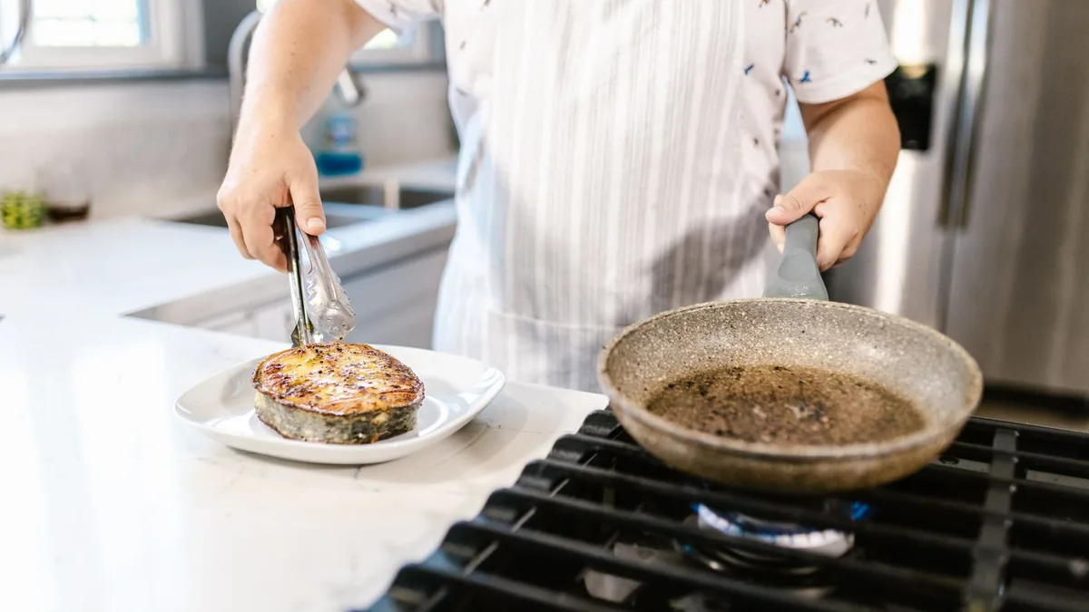 Cenas altas en proteína para hombres de 50: qué comer y por qué importa más que nunca