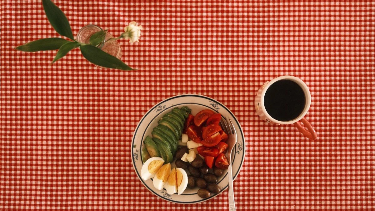 Desayunos para controlar el hambre: qué dice la ciencia sobre proteína, fibra y GLP-1