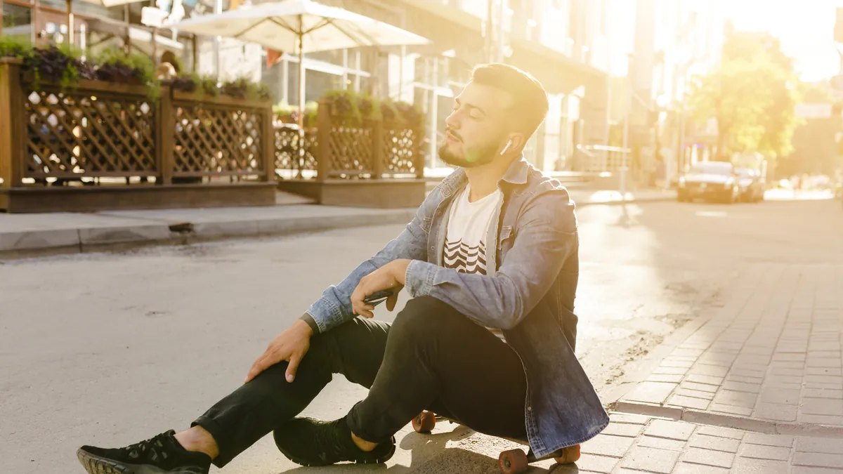 Caminar después de comer: qué dice la ciencia sobre sus beneficios reales