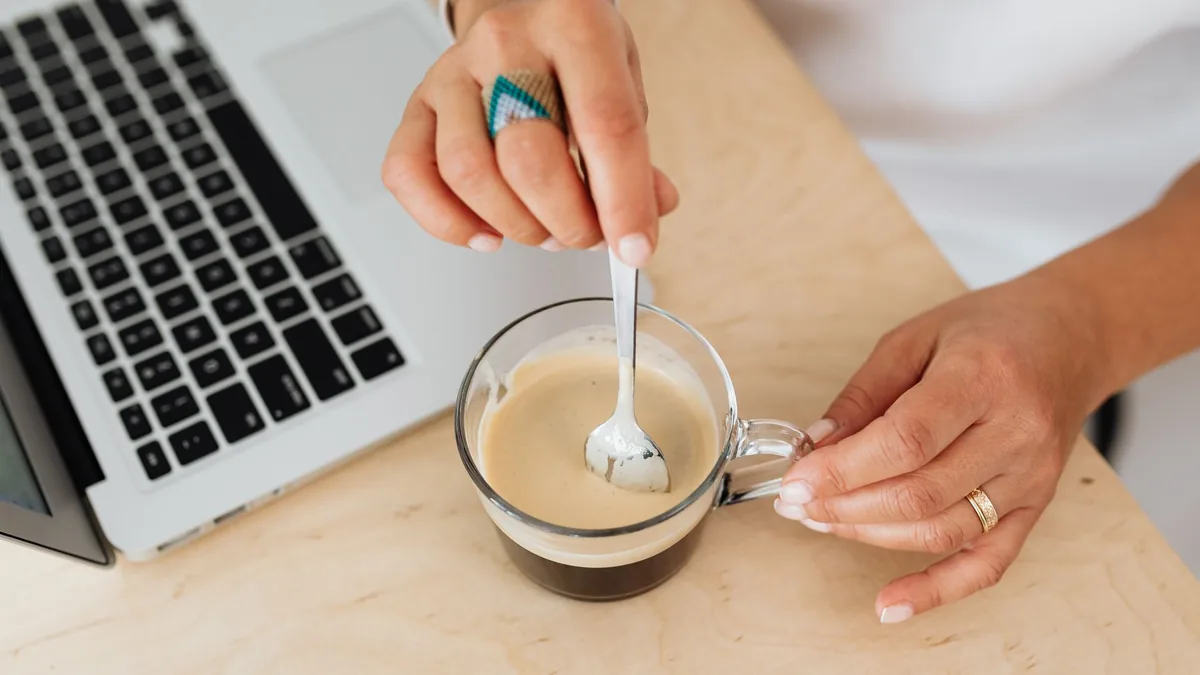 Las señales de alerta: cuándo la cafeína empieza a trabajar en tu contra
