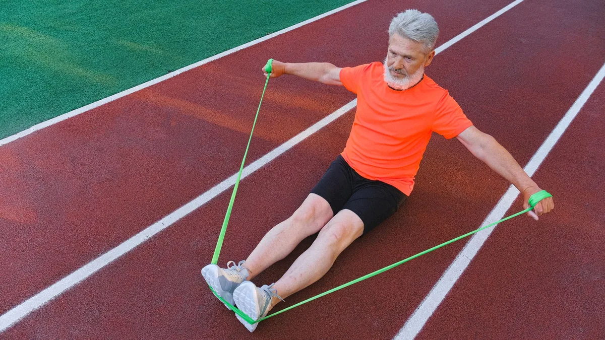 Qué dice la evidencia sobre el entrenamiento de espalda en adultos mayores