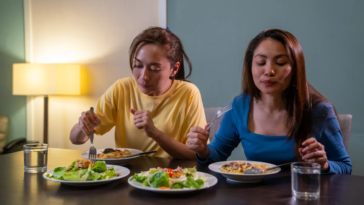 Hambre fisiológica vs. antojo nocturno: cómo diferenciarlos