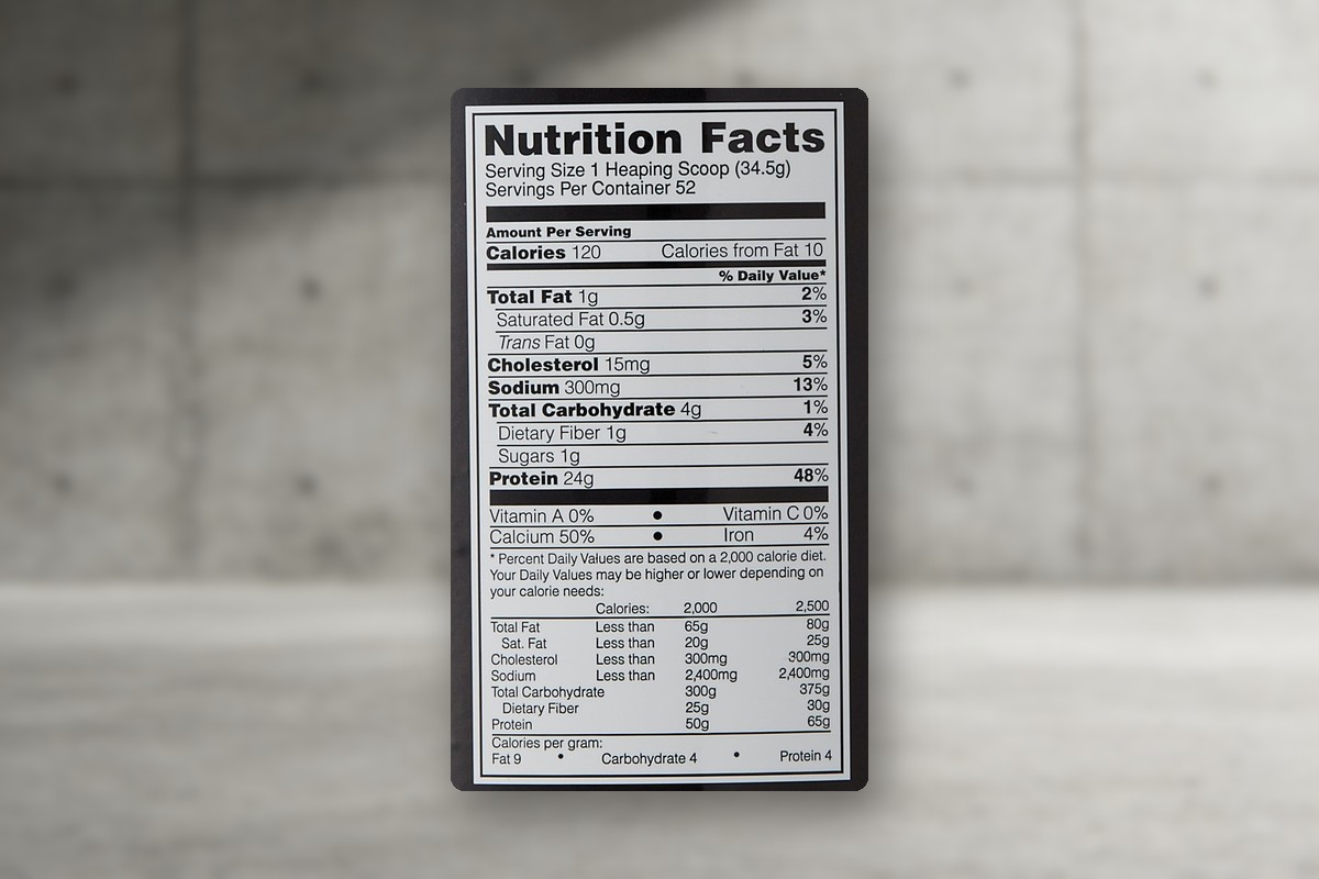 Tabla Nutrition Facts del envase de Gold Standard 100% Casein: porción de 34,5 g con 120 kcal y 24 g de proteína