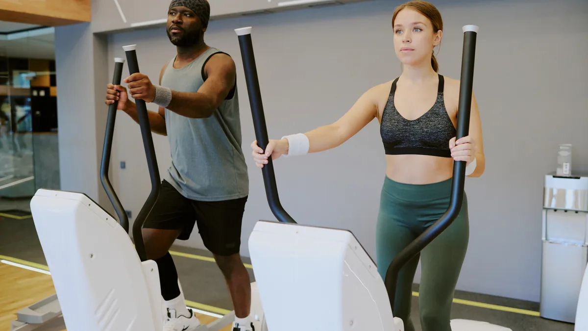 HIIT o cardio moderado para bajar grasa: qué dice la ciencia y cómo elegir