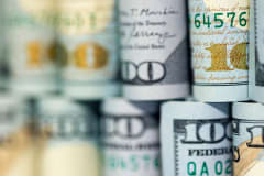 Rollos de billetes de cien dólares