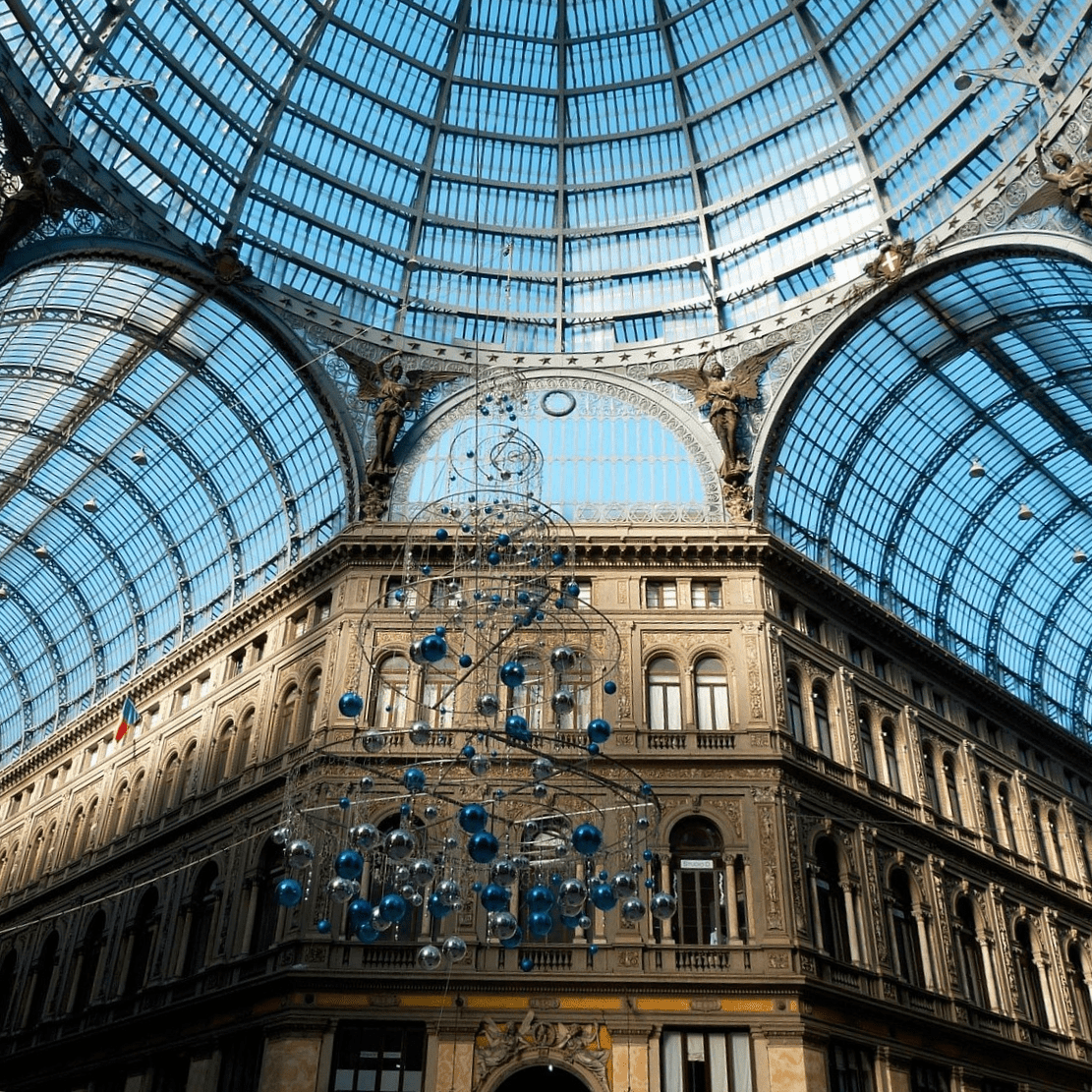 Galleria Umberto I a Napoli durante le festività natalizie