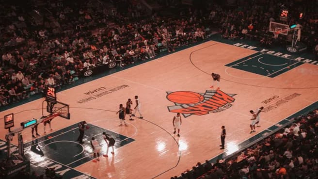 Knicks NBA game on the Madison Square Garden.