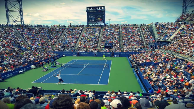 A full Tennis stadium during a grand slam tournament.