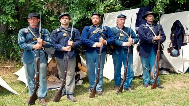 American Civil War soldiers.
