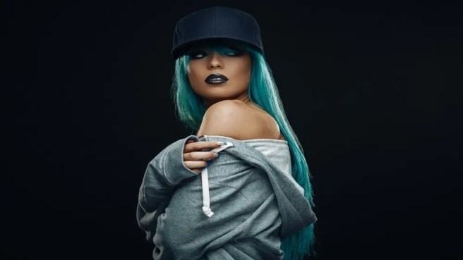 An hip hop female dancer with a hat.