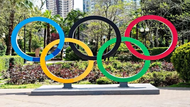 The Olympics sign is made of 5 rings in different colors.