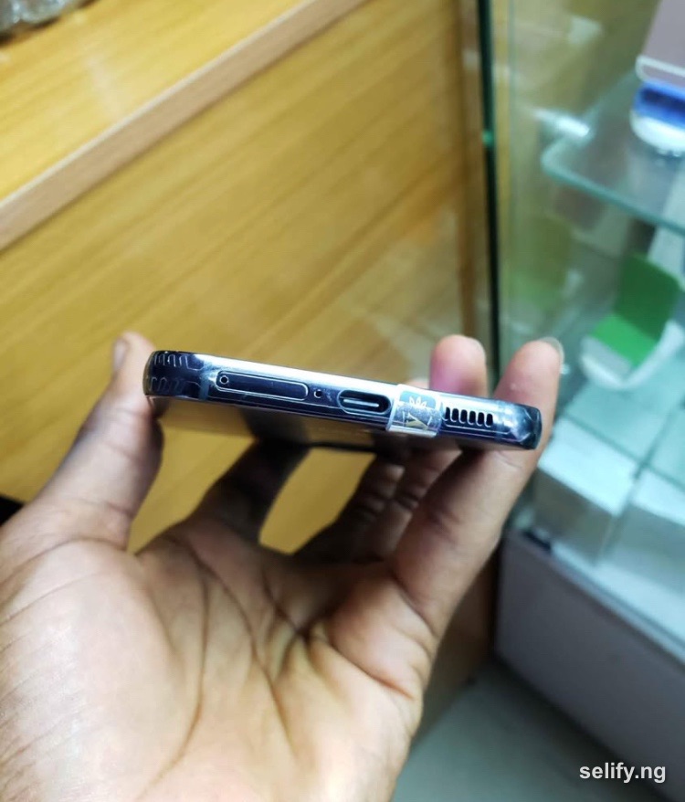 Direct UK Used Samsung S22 for sale with warranty  thumbnail 4