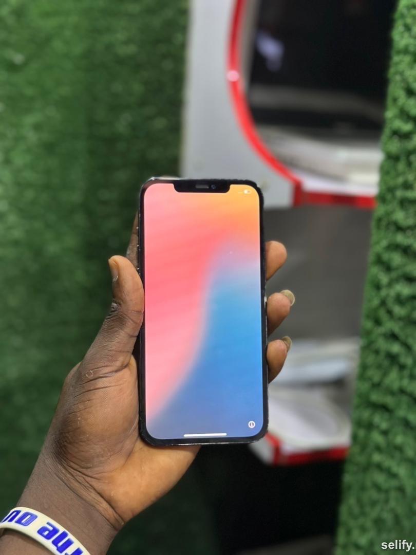 Uk use iPhone 12pro max 256gig for sell at a very good rate thumbnail 2