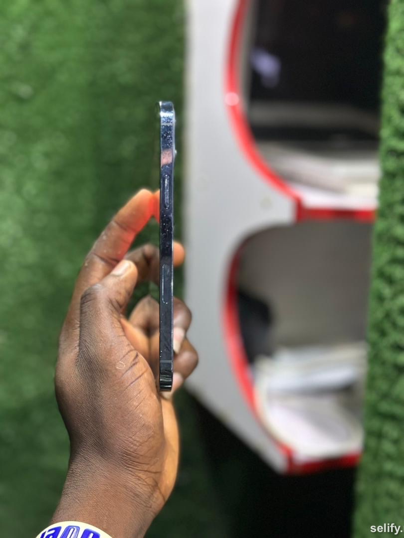 Uk use iPhone 12pro max 256gig for sell at a very good rate thumbnail 3