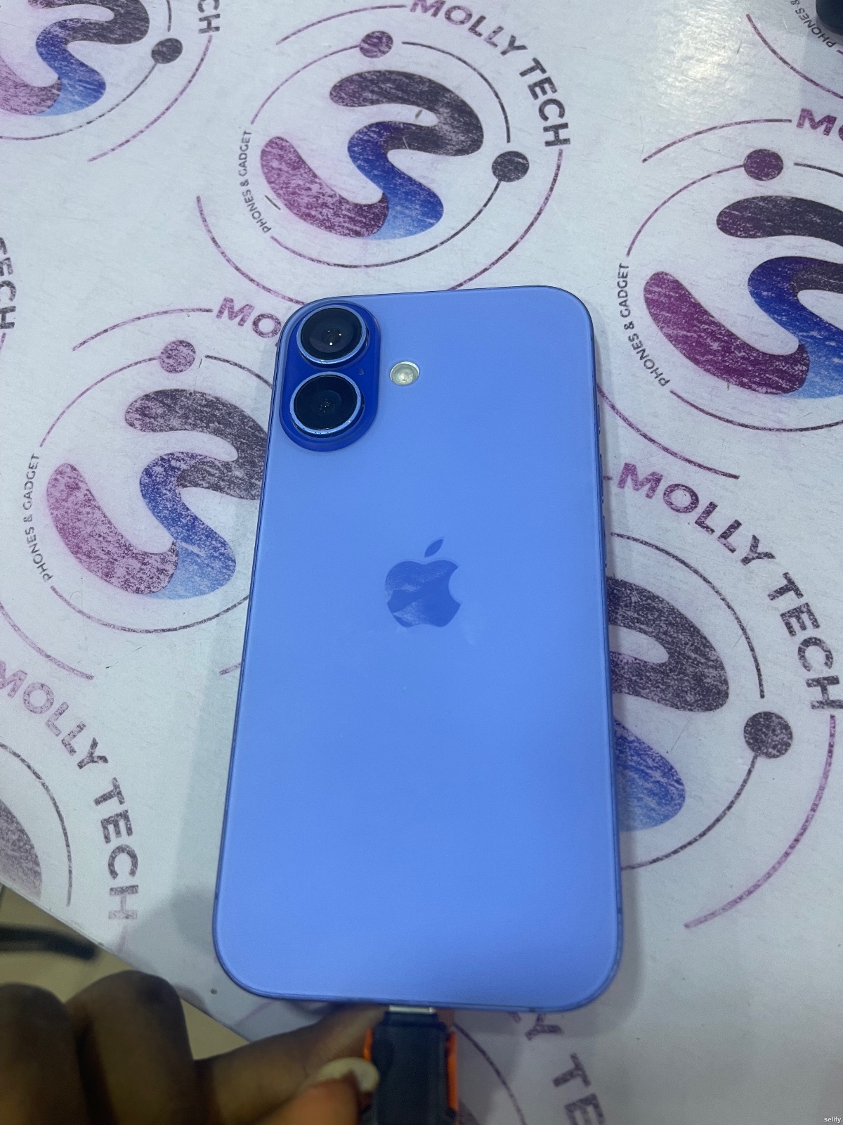 Iphone 16 thumbnail 2