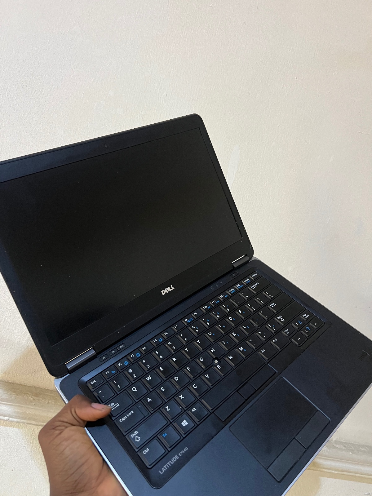 Dell Latitude 7440 8GB RAM 500GB SSD i5 - London Used Laptop thumbnail 3