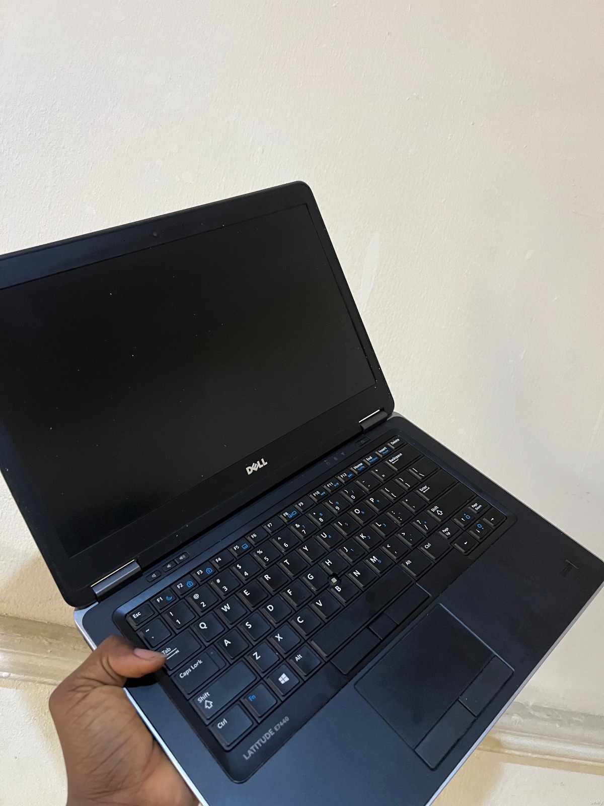 Dell Latitude 7440 8GB RAM 500GB SSD i5 - London Used Laptop thumbnail 4