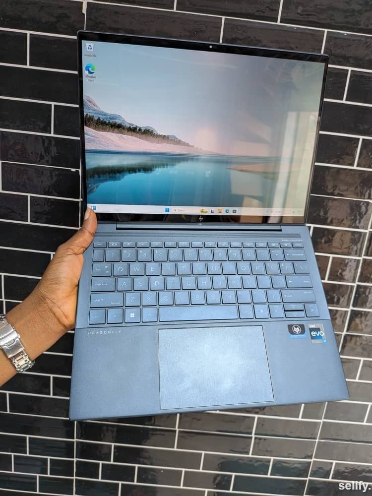 HP Elite Dragonfly G3 | Core i7 (12th Gen) | 16GB RAM | 512GB SSD | Grade A UK Used thumbnail 2