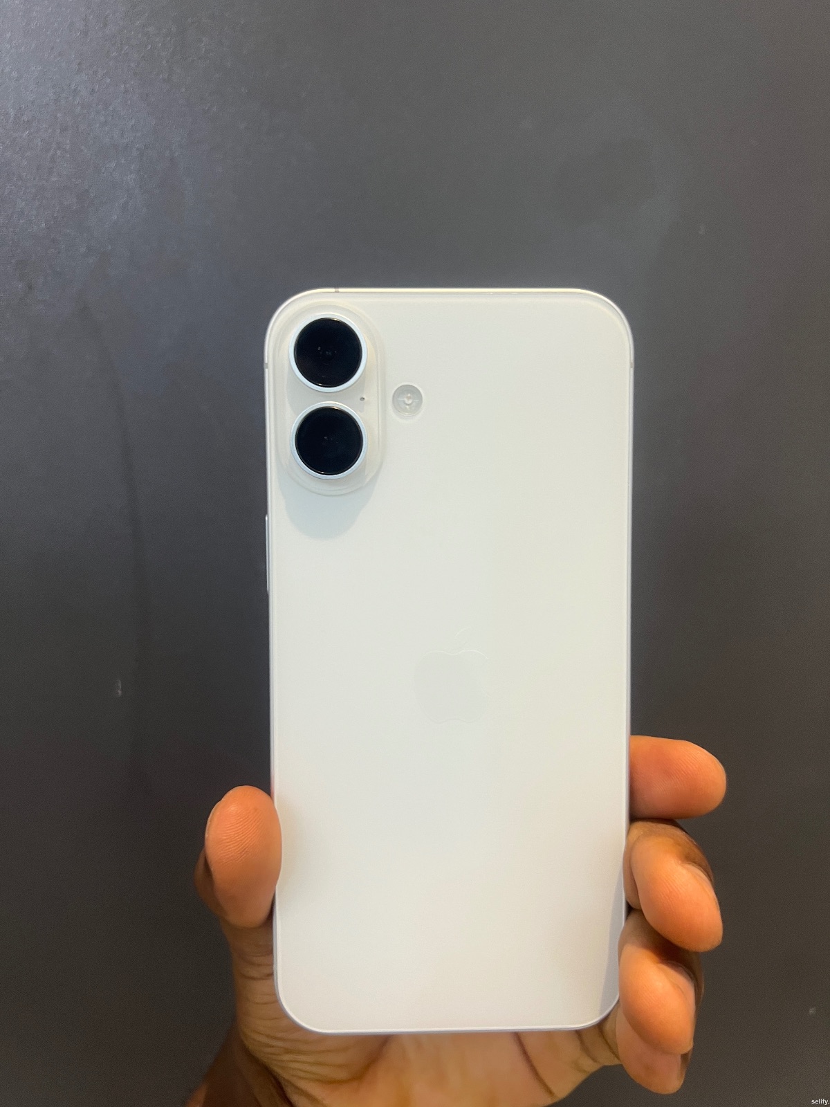 iPhone 16 plus  thumbnail 2