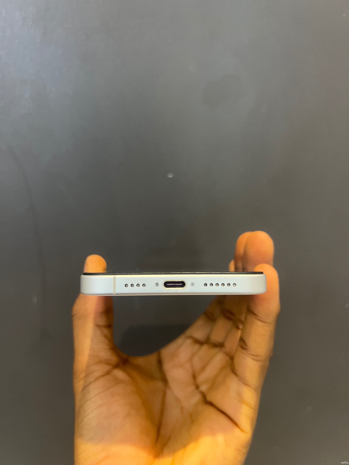 iPhone 16 plus  thumbnail 3