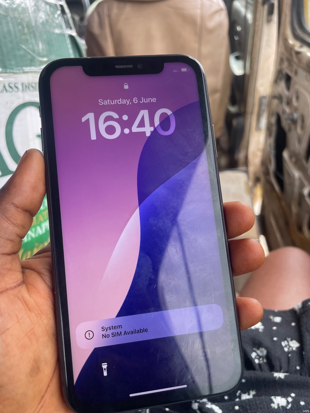 iPhone 11 thumbnail 2