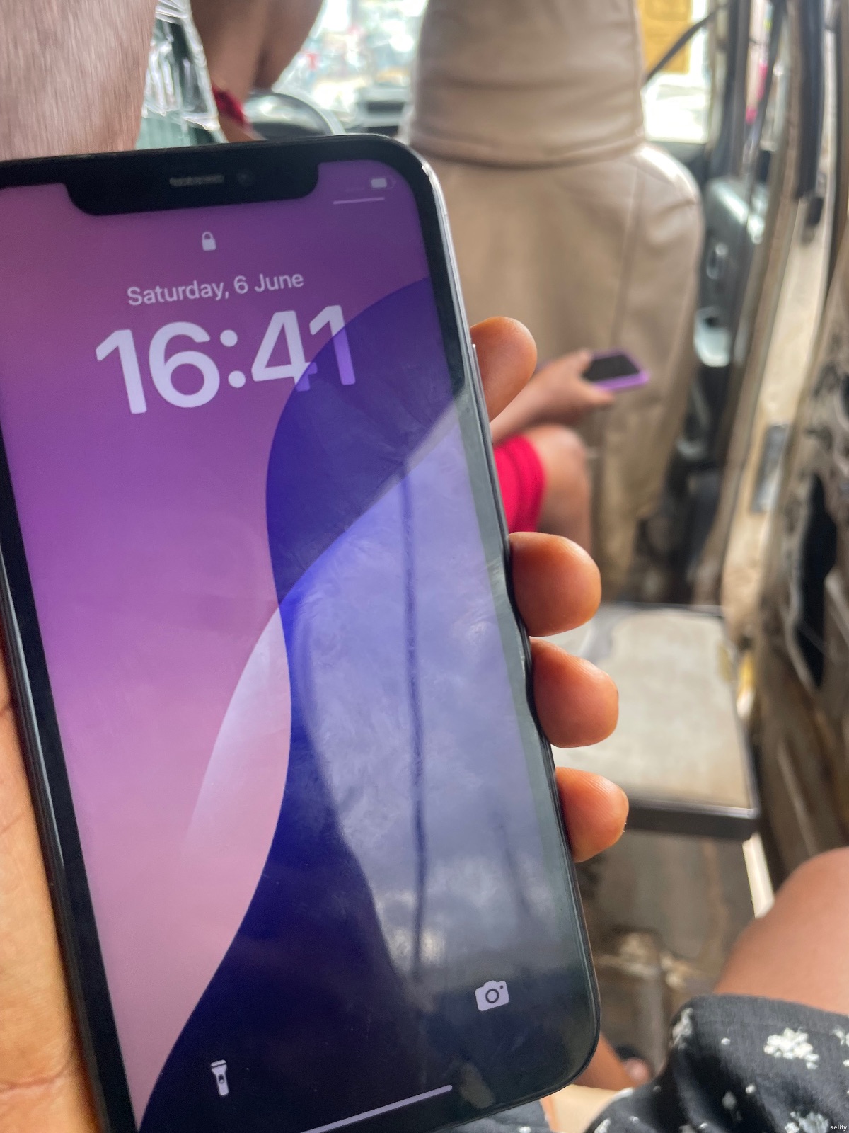 iPhone 11 thumbnail 3