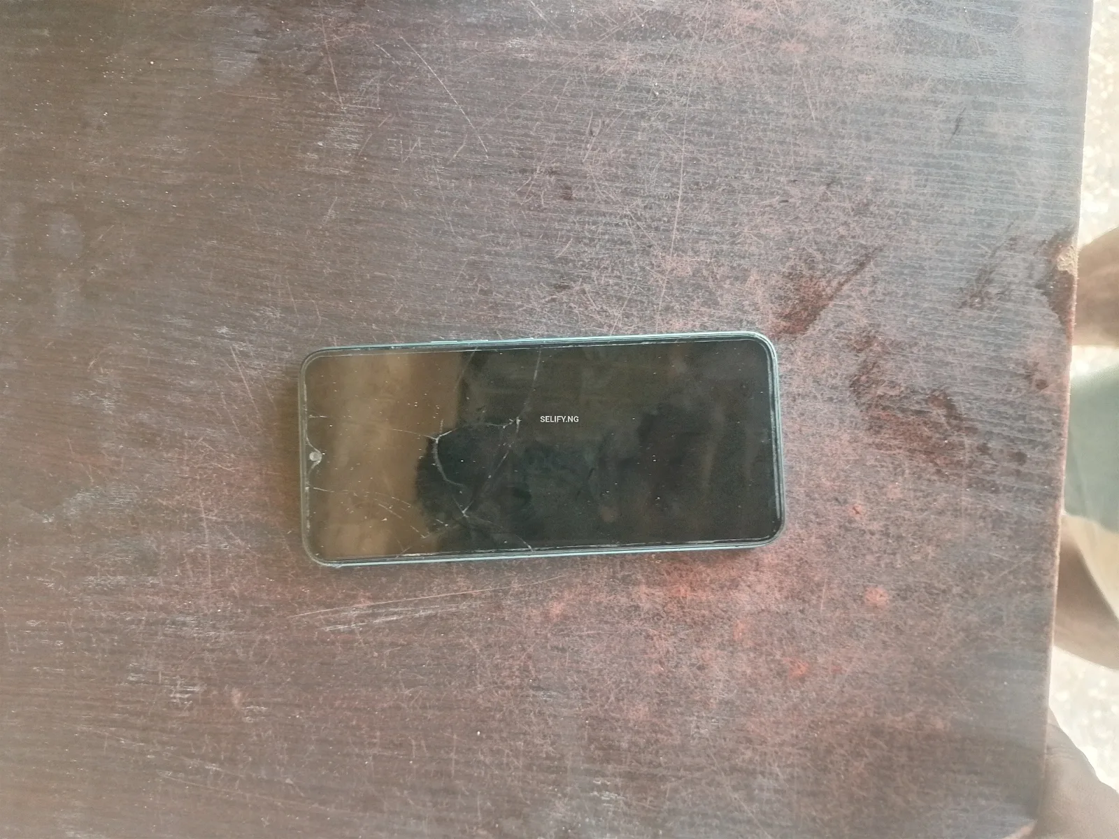 Spark Series London Used iPhone XR 64GB - Original Charger & Accessories