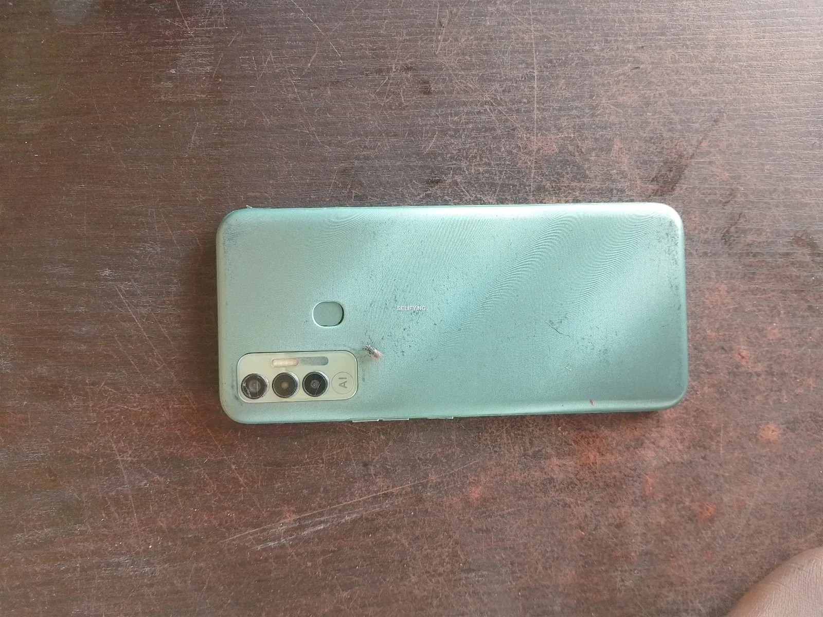 Spark Series London Used iPhone XR 64GB - Original Charger & Accessories thumbnail 2
