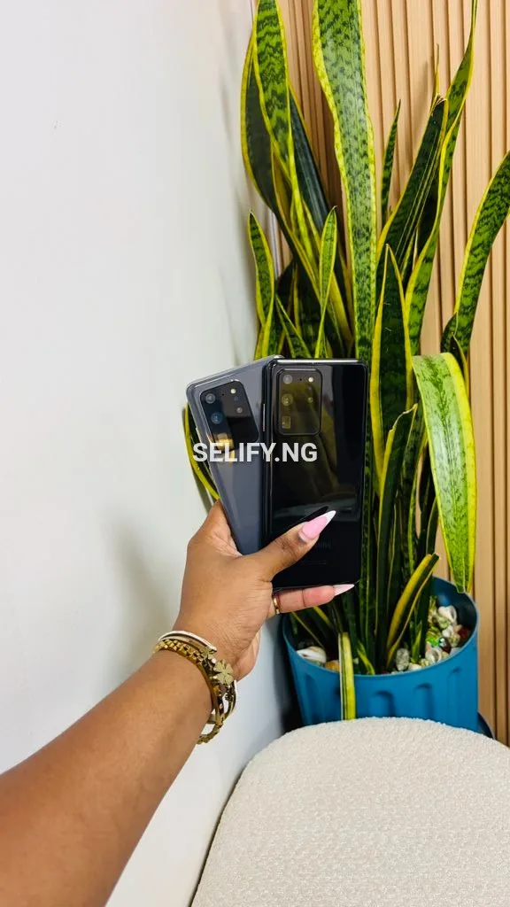Samsung Galaxy S20 Ultra 5G – London Used, Mint Condition thumbnail 4