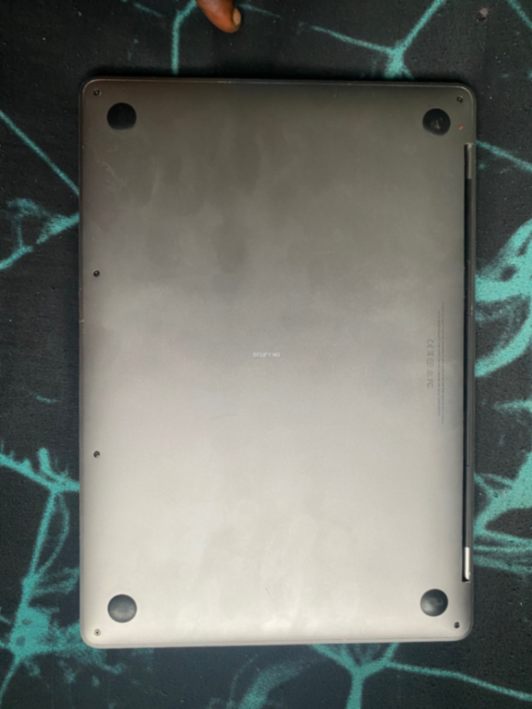 2017 London Used MacBook Pro – Original Charger & Accessories thumbnail 5
