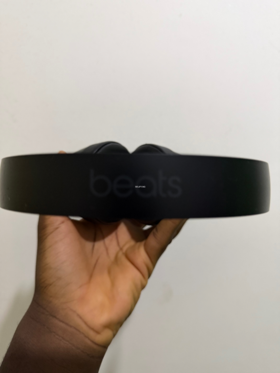 London Used Beats Solo Pro Headphones – Original Design, Like New thumbnail 2
