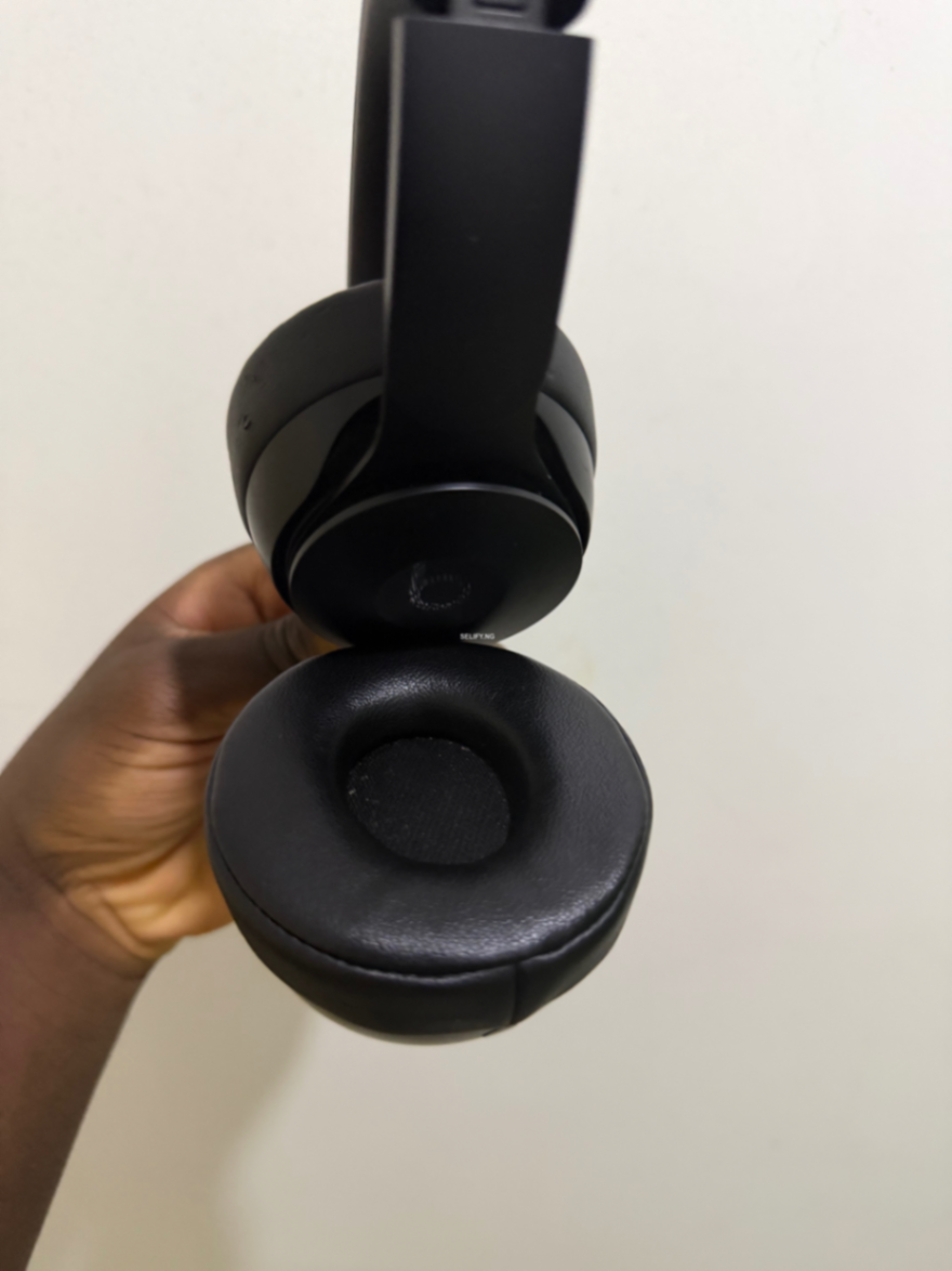 London Used Beats Solo Pro Headphones – Original Design, Like New thumbnail 4
