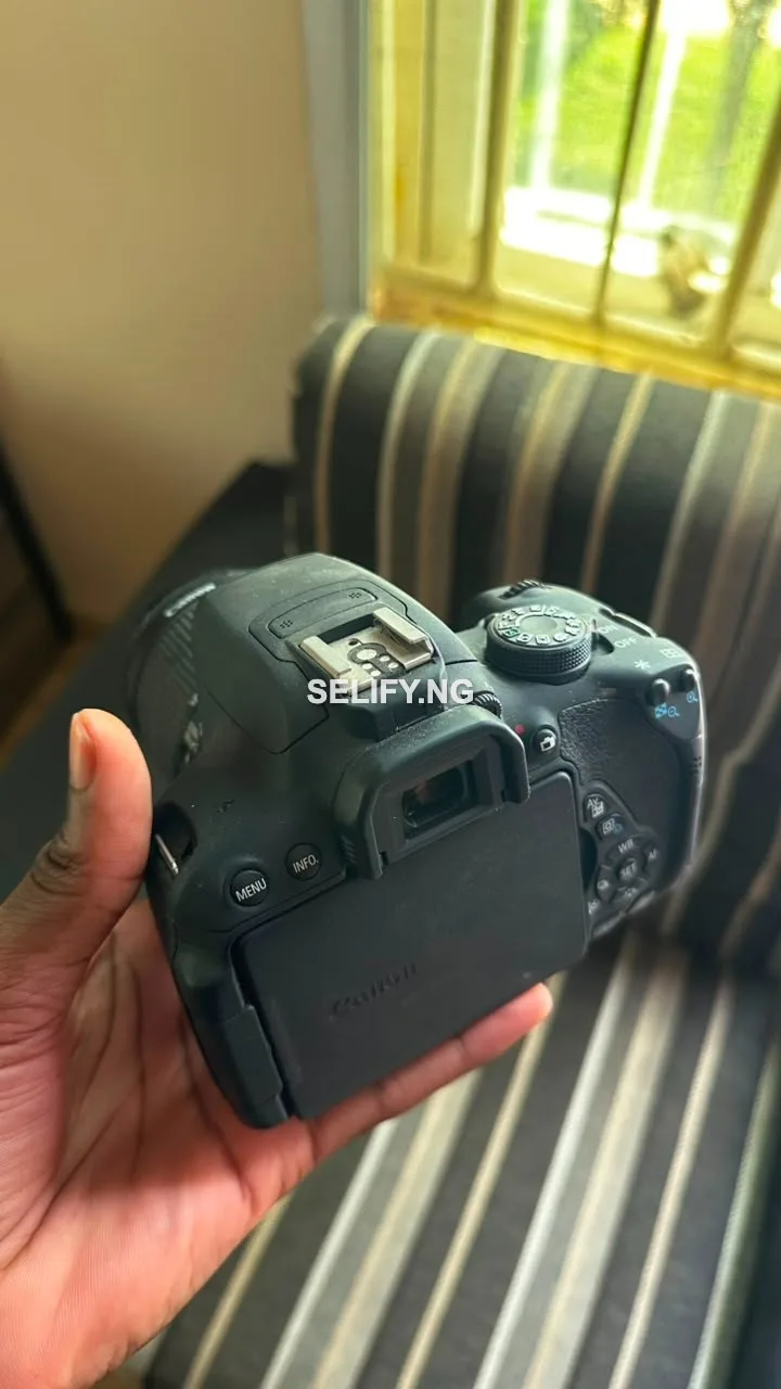 Canon Rebel T5i DSLR Camera thumbnail 2