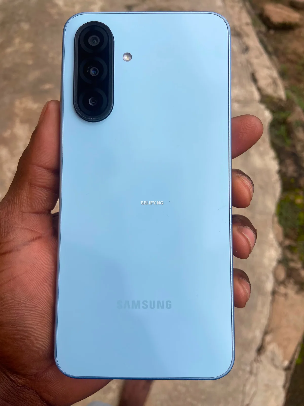Samsung for sale  thumbnail 2