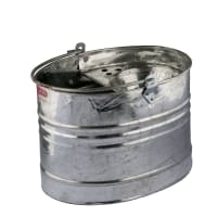 Bucket with wringer