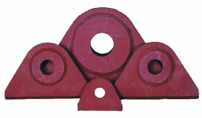 Pad eye for shackle