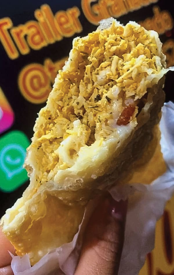 Pastel de Frango com Catupiry do Trailer Granado