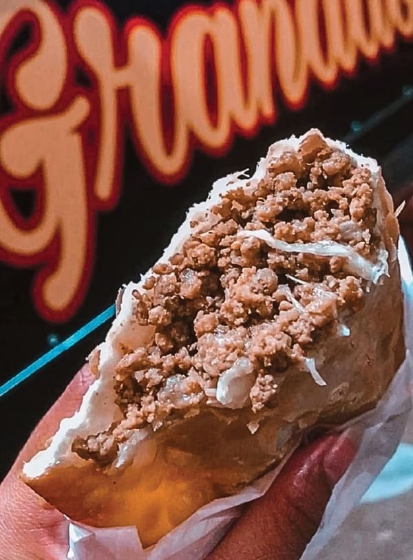 Pastel de Carne com Catupiry do Trailer Granado