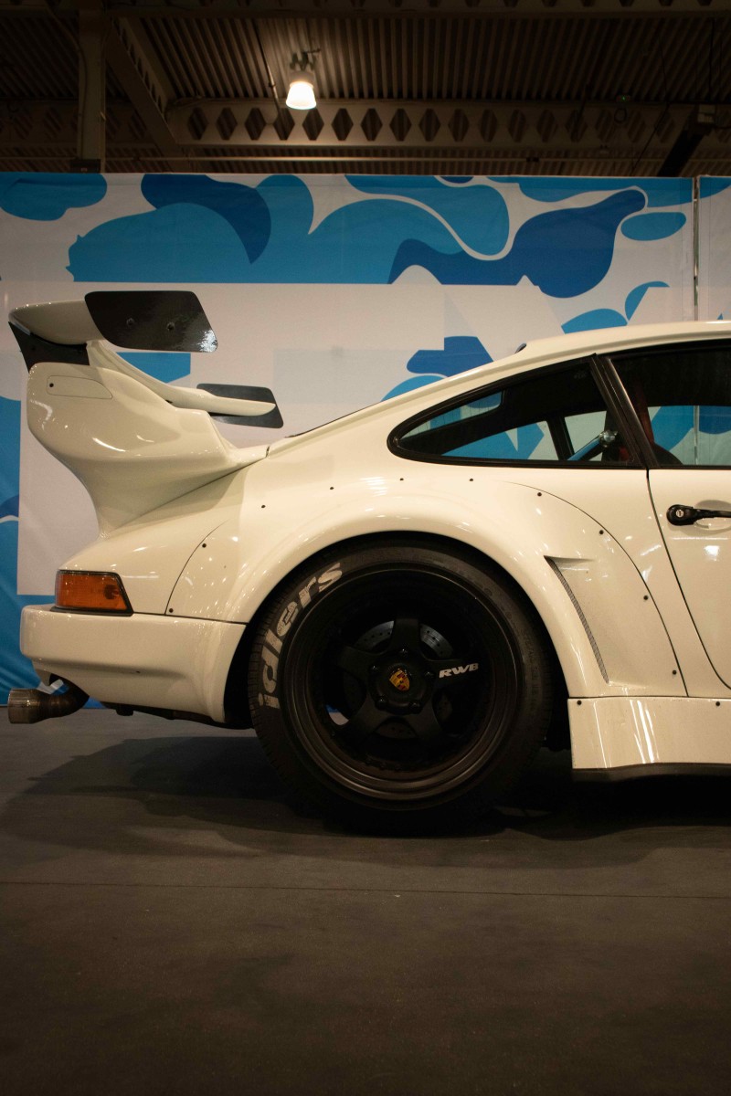 White RWB three quarter view