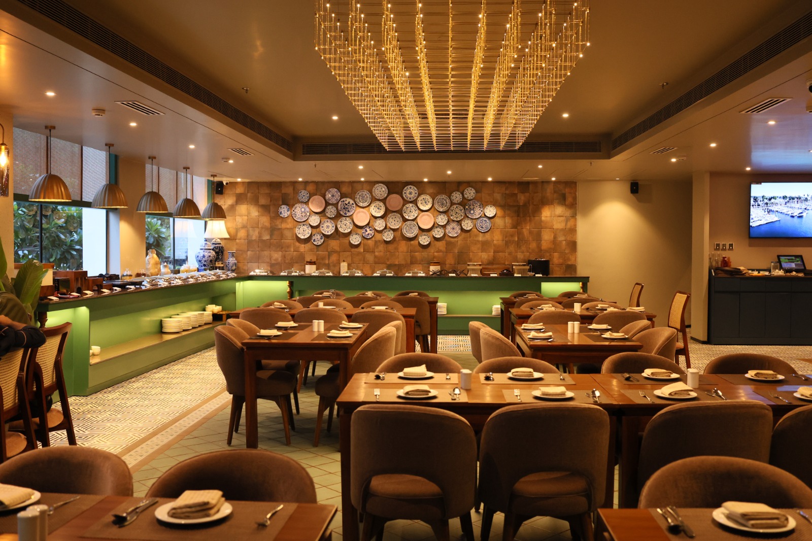 Best Family Restaurant in Noida | Stellar Binge