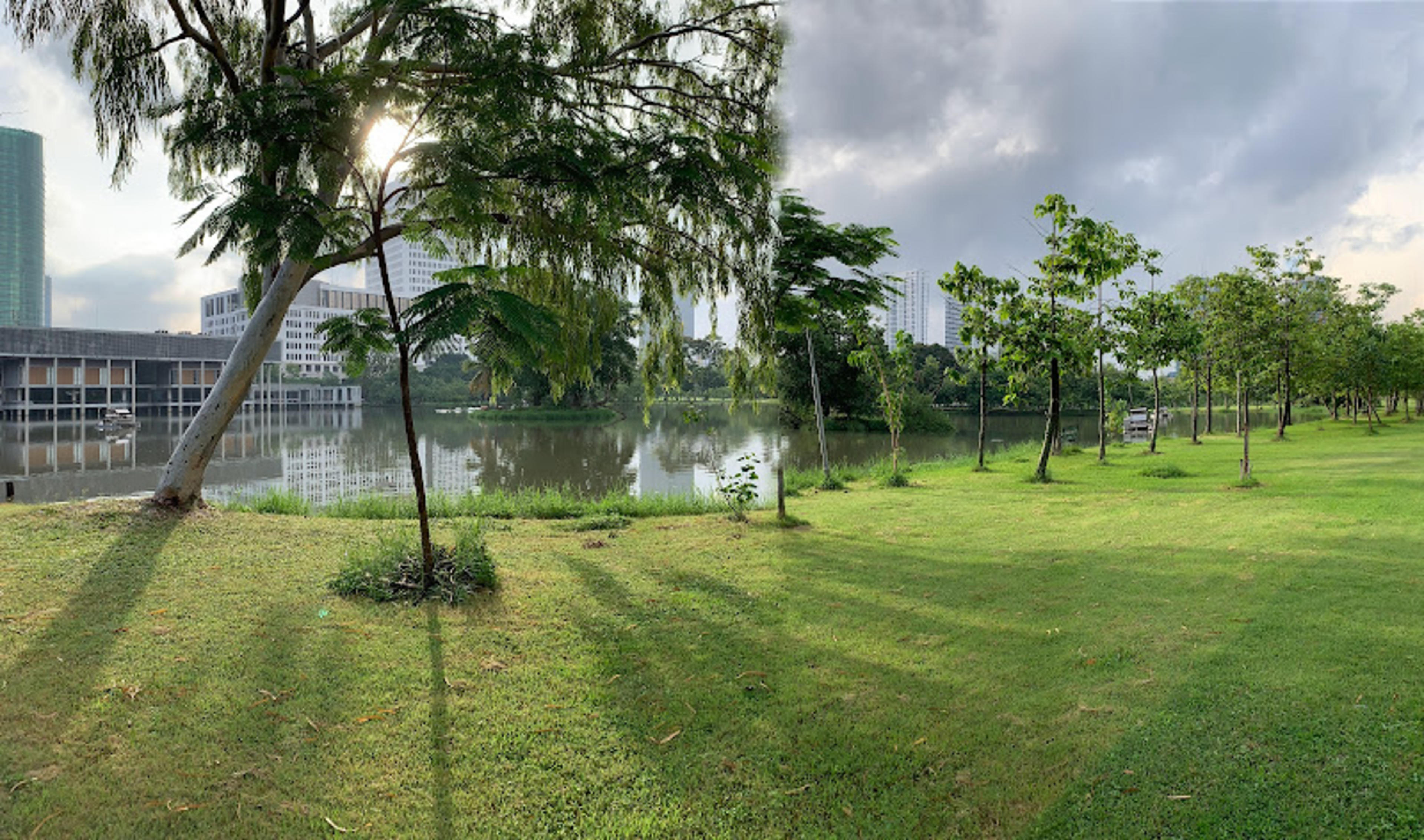 Rot Fai Park