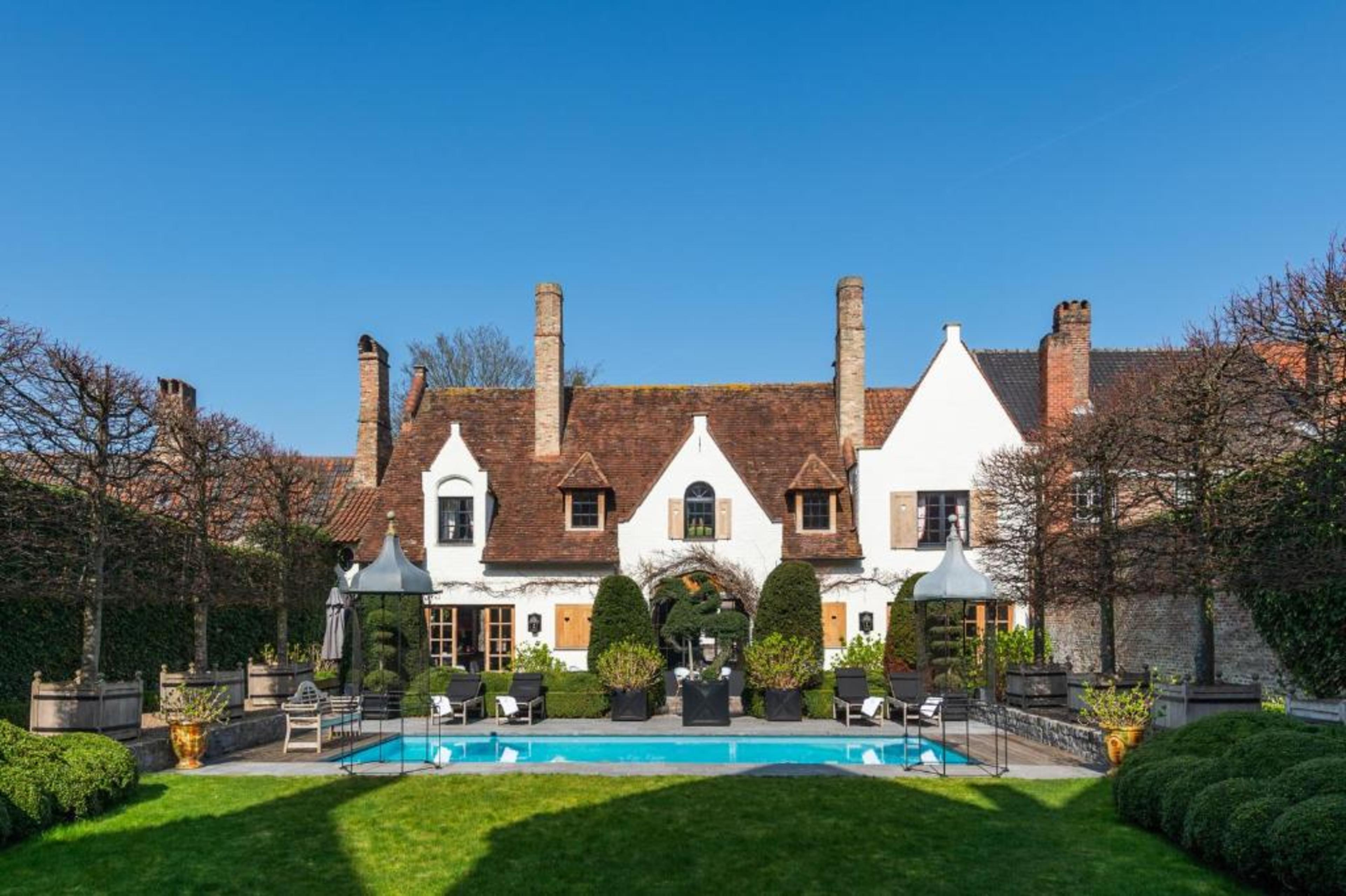 The secret garden luxury suites