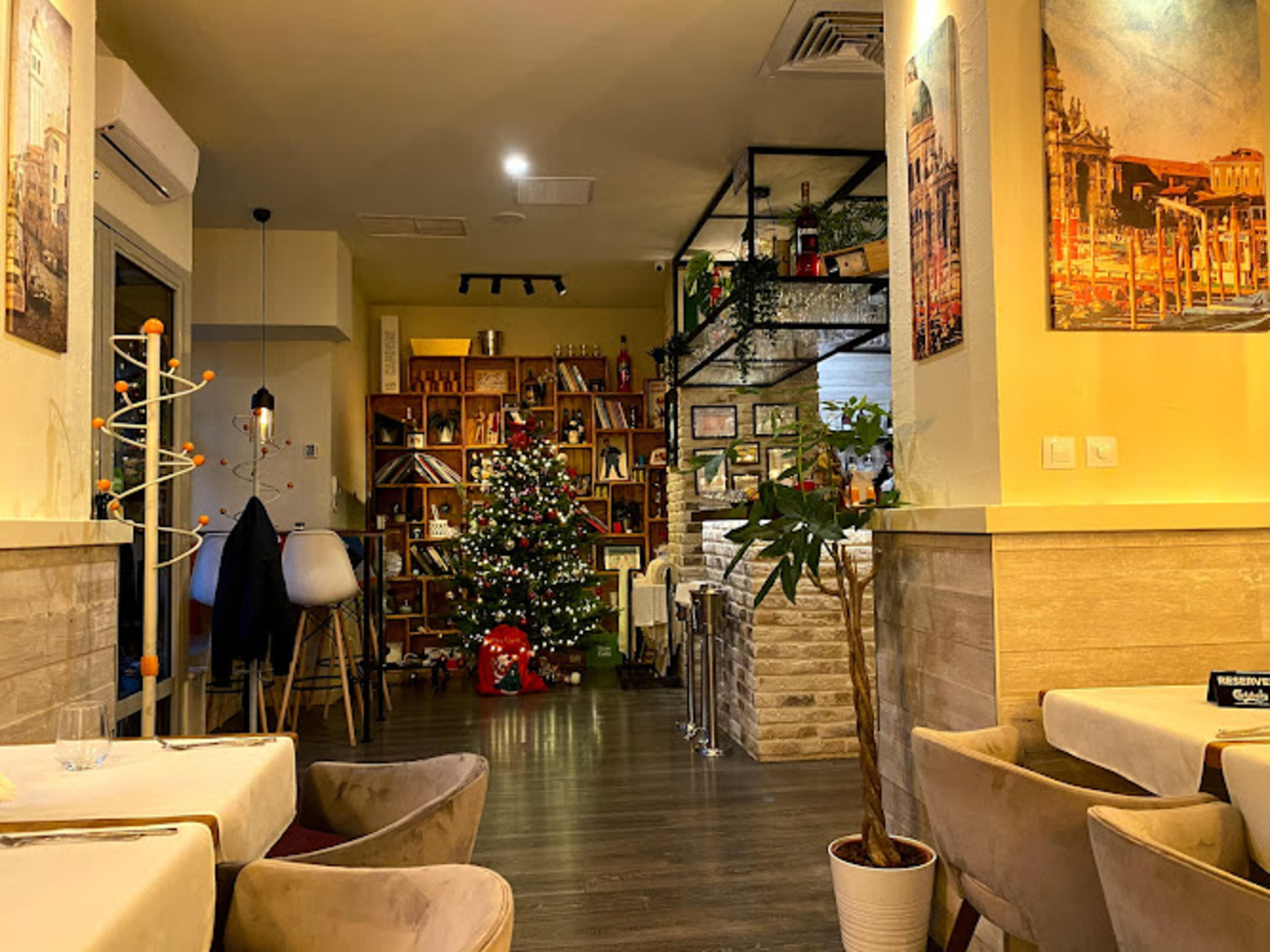 Trattoria Mezzaluna