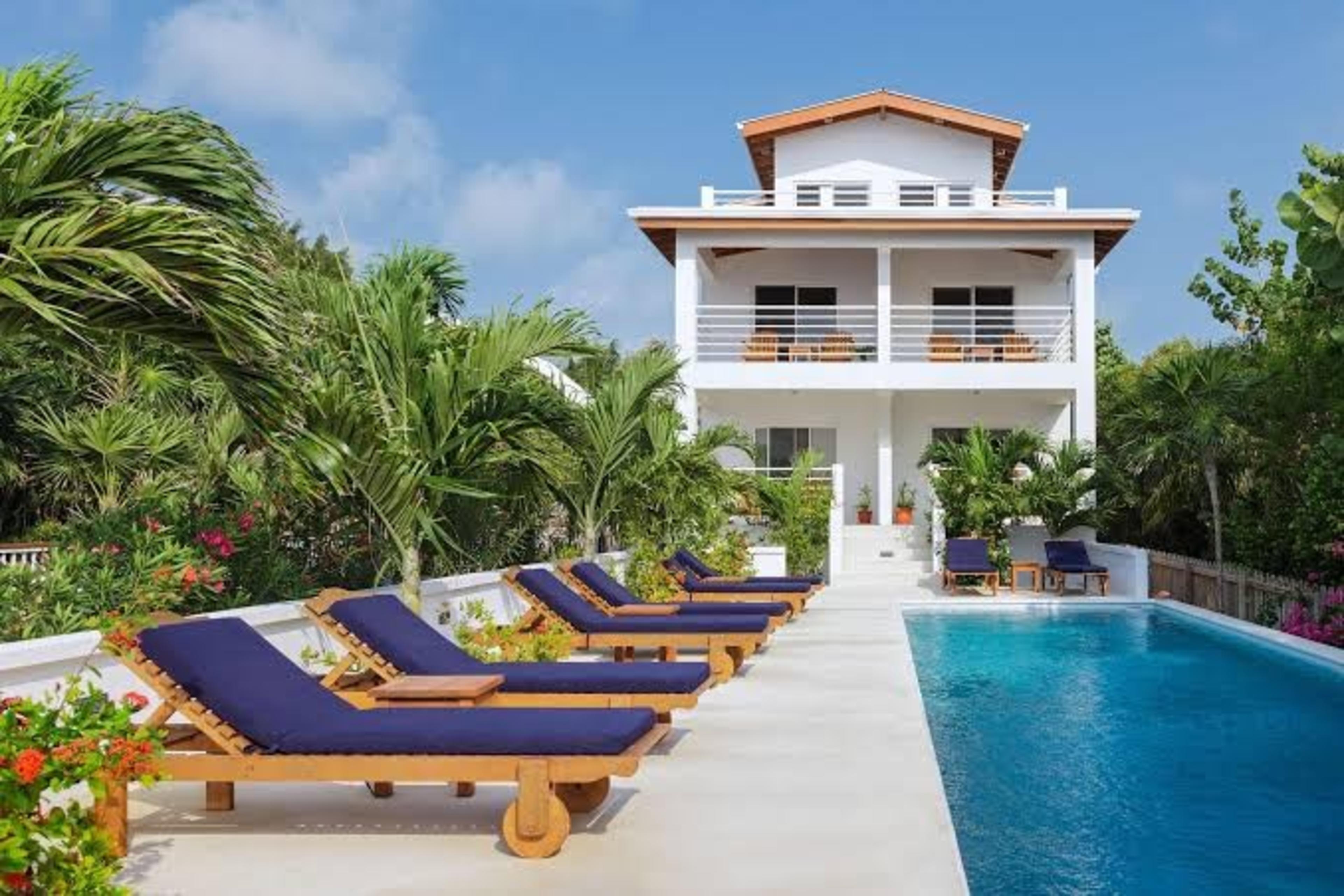 Weezie's Ocean Front Hotel and Garden Cottages