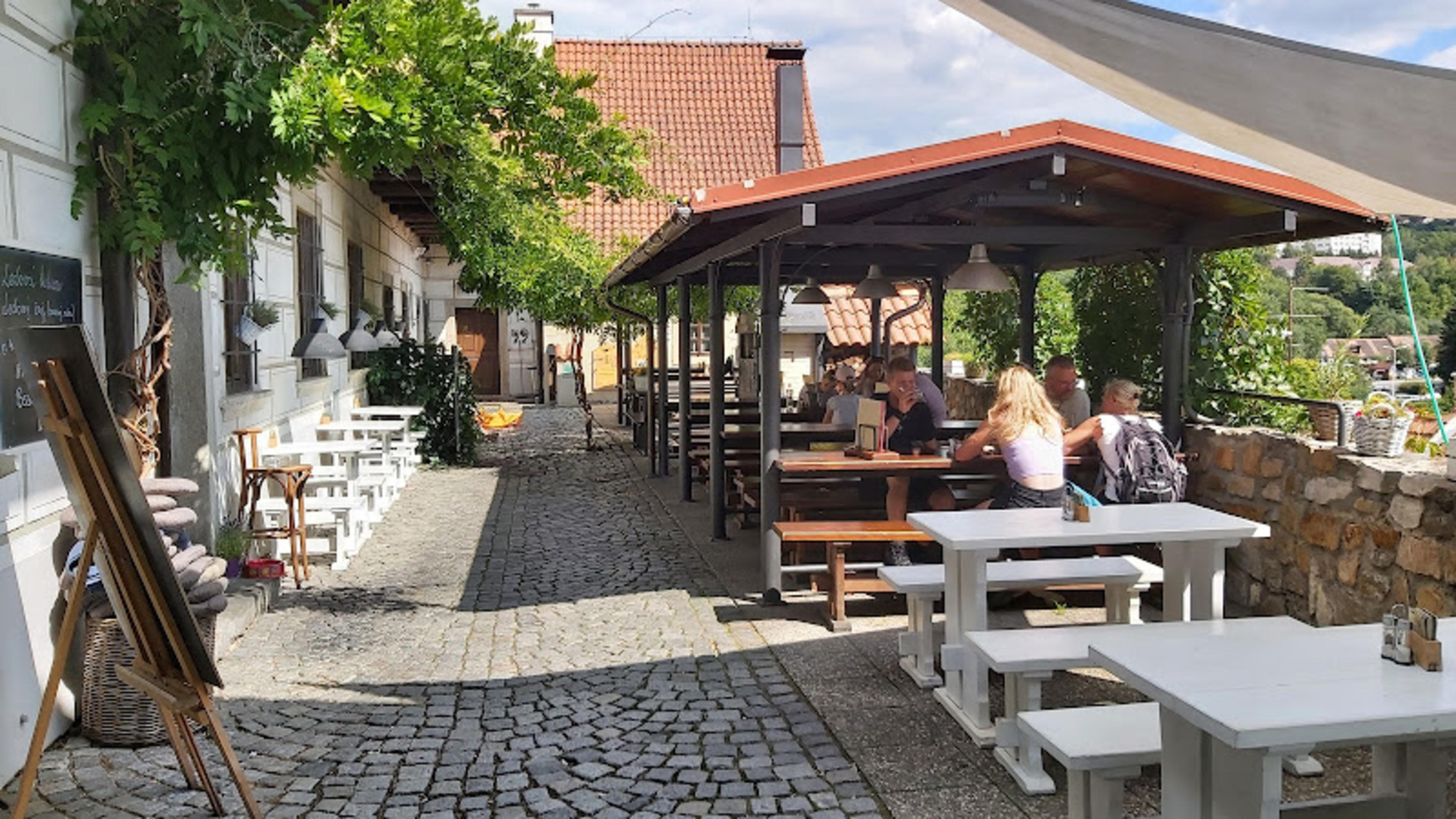 Restaurant 99