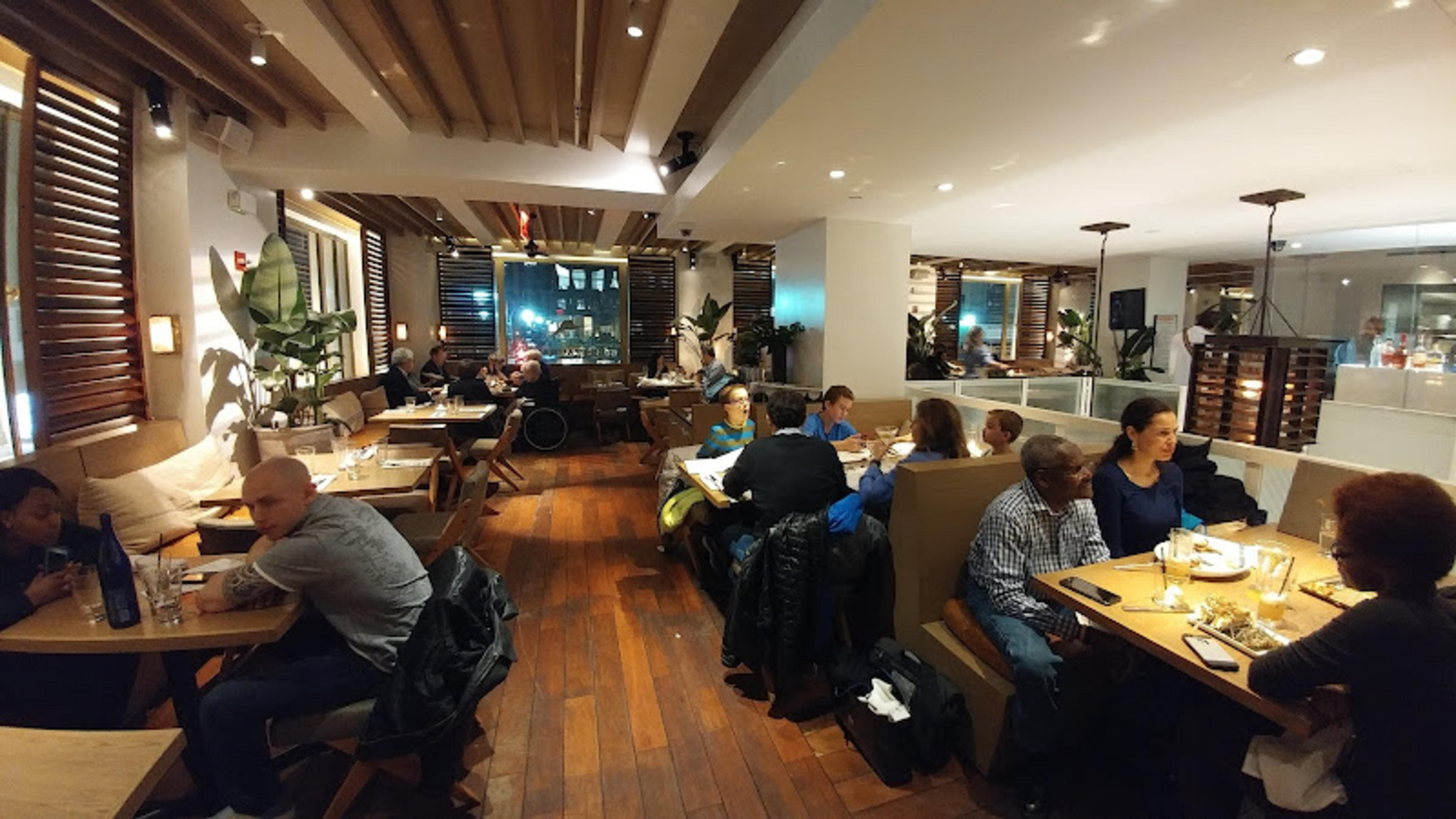 Tommy Bahama Restaurant, Bar & Store