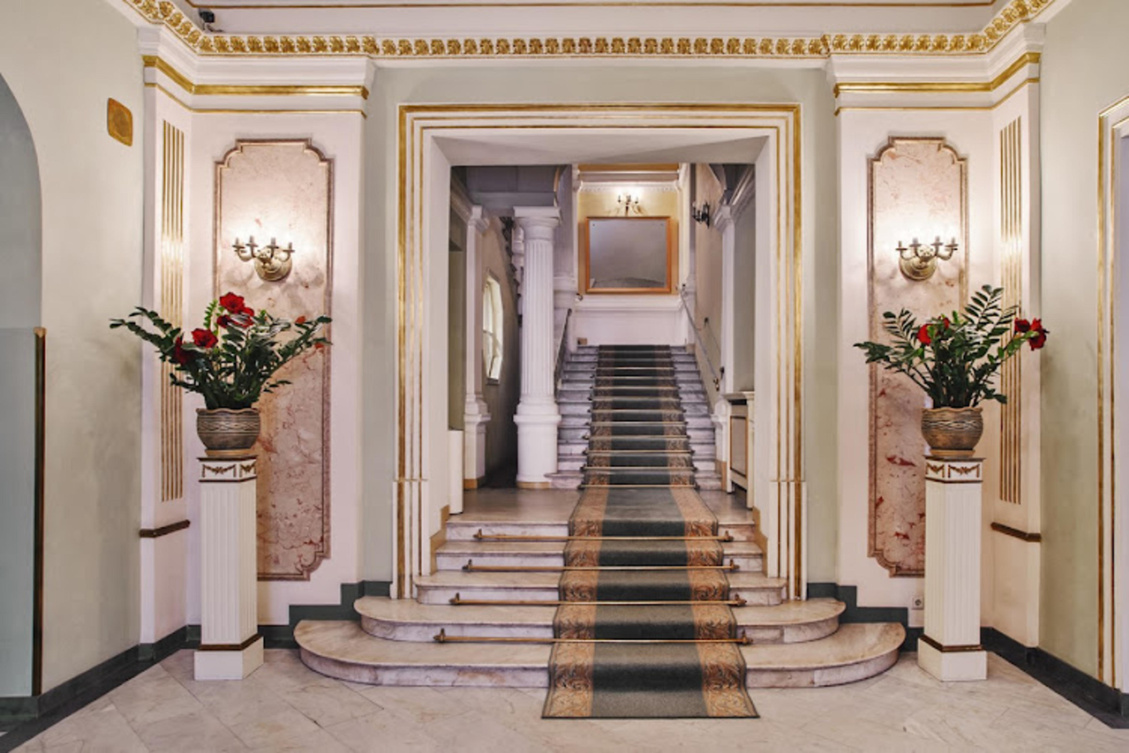 Grand Hotel