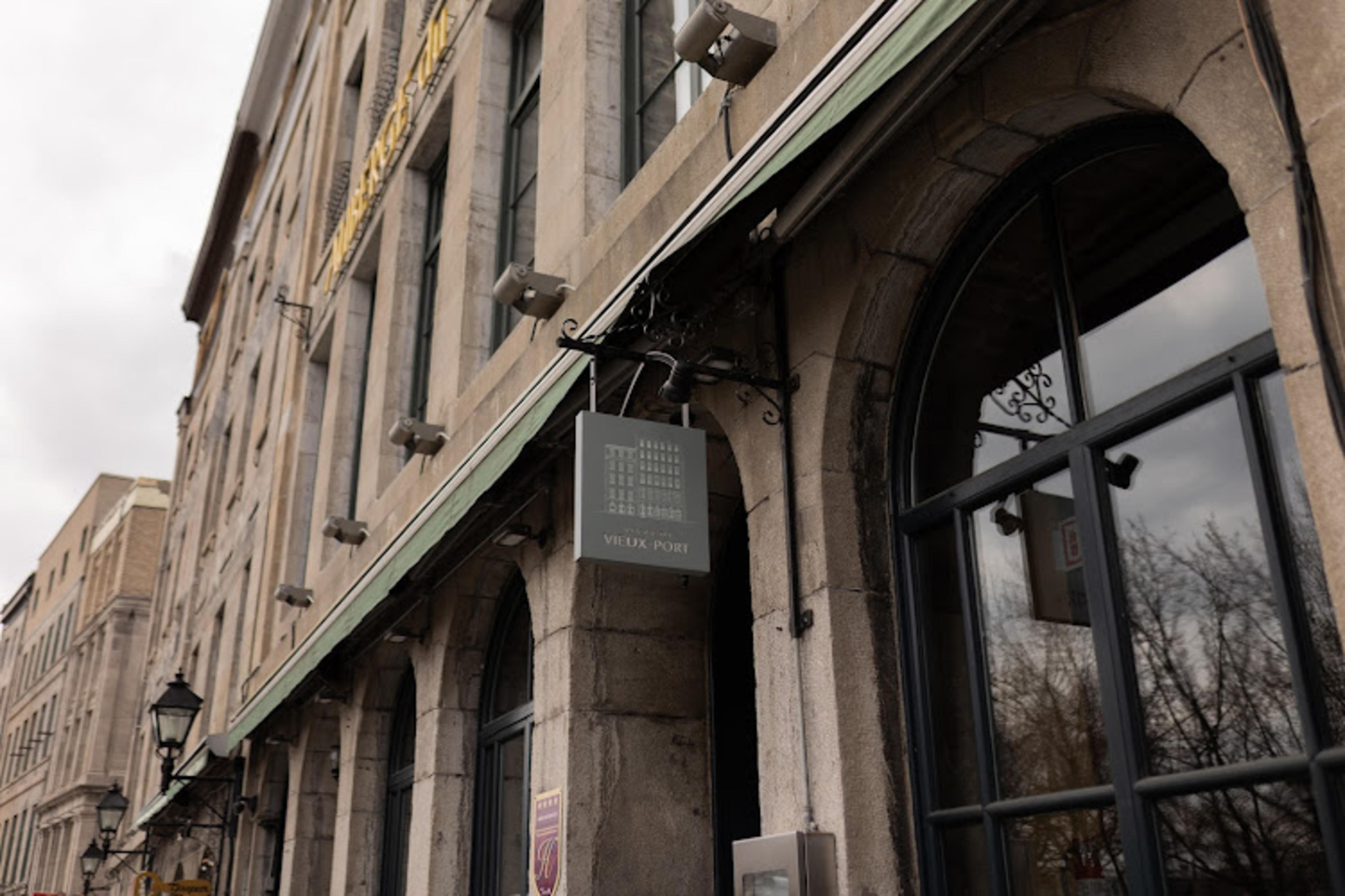 Auberge du Vieux-Port par Gray Collection